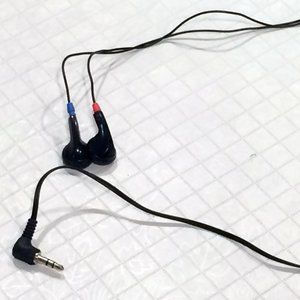 Basic Black in ear classic Headphones lightning connectivity